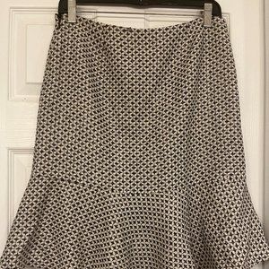 NWT White House Black Market Size 6 Flounce Skirt wool blend